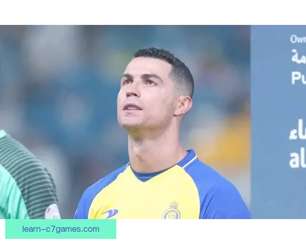 C罗加盟沙特阿拉伯球队引发全球足坛热议 足球转会市场迎来新变革 C罗加盟沙特阿拉伯球队引发全球足坛热议 足球转会市场迎来新变革