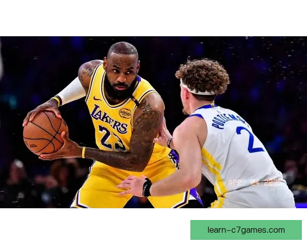 詹姆斯状态回暖带领湖人逆转战胜勇士 库里三分手感冰凉失准