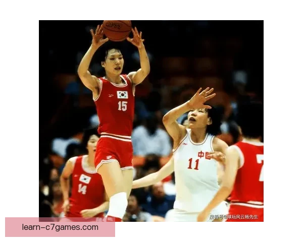 中国女篮逆袭美国队夺冠 全员发力力克强敌创造历史